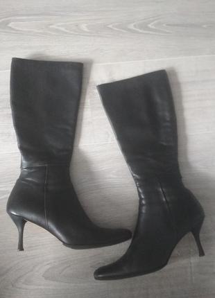 Чёрные черные сапоги осень весна кожа фирменные на каблуке