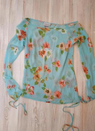 Шифоновая блуза с приспущенными плечами