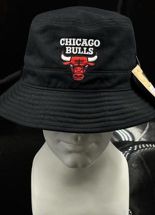 Оригинальная черная панама mitchell and ness chicago bulls team logo bucket hat2 фото