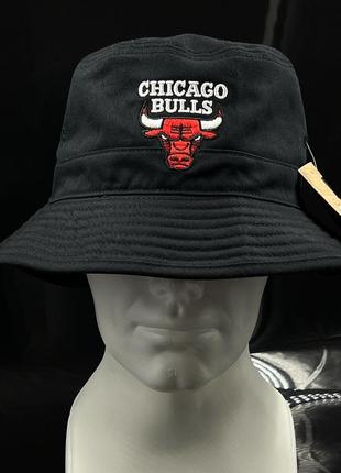 Оригинальная черная панама mitchell and ness chicago bulls team logo bucket hat