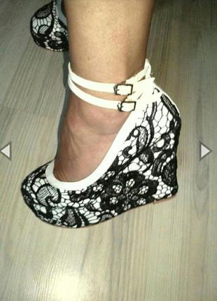 Красивые туфельки в французском объемом кружеве "ришелье"