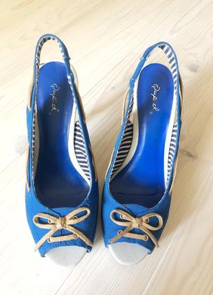 Синие босоножки на каблуке, 38 размер.2 фото