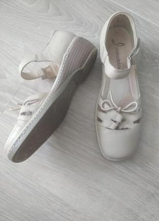 Бежевые удобные кожаные балетки туфли на танкетке со шнуровкой2 фото