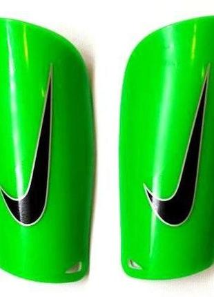 Футбольные щитки nike