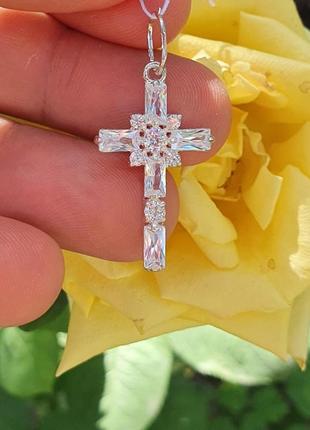 Женский крестик с камнями
