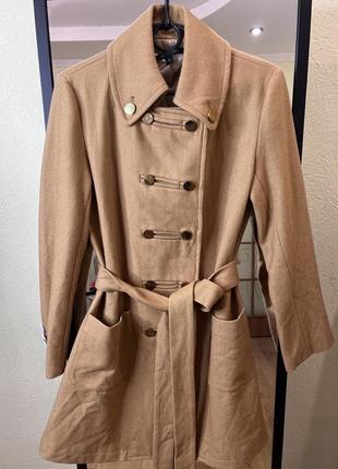 Шерстяное двубортное пальто под пояс1 фото