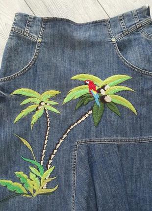 Стильна джинсова спідниця з яскравою вишивкою laurel