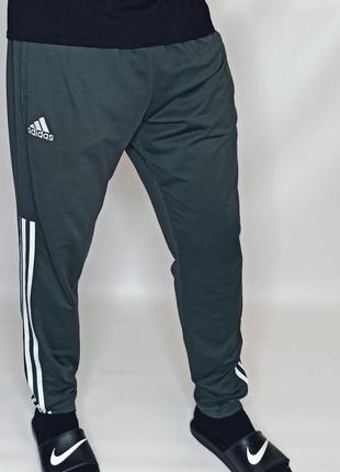 Штани спортивні чоловічі сірі adidas. розмір — l3 фото