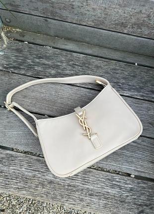 Женская сумка из эко-кожи ysl hobo milk ив сен лоран хобо yves saint laurent молочного цвета молодежная6 фото