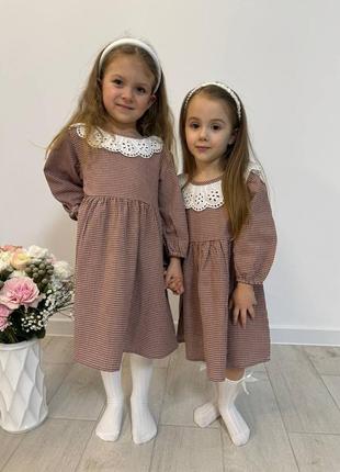 Красива сукня з комірцем для дівчинки