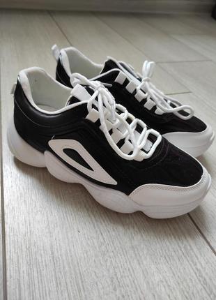 Стильні жіночі лакові кросівки, з великою підошвою, кеди, ботинки, кроси, черевики