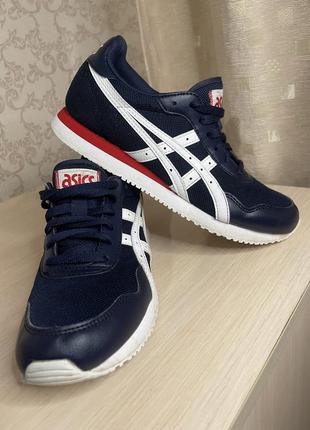 Кроссовки asics