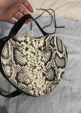 Сумочка змеиный принт сердечко 💓