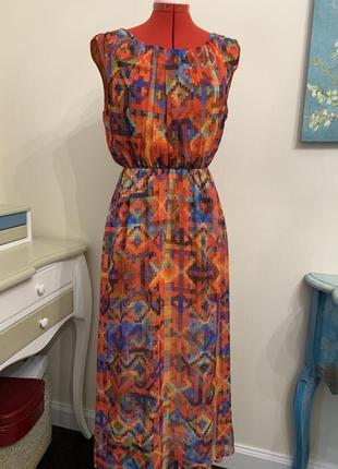 Яскраве літнє плаття для літа