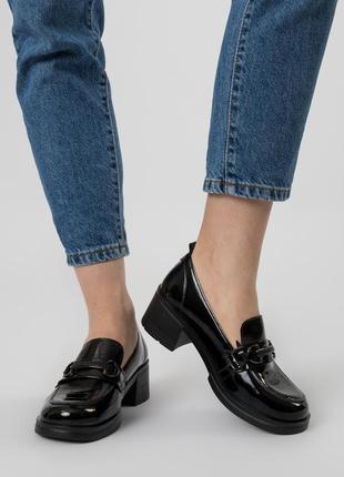 Туфли-лоферы женские черные лакированые 2358т