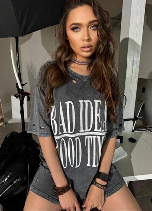 Женская трендовая, футболка oversize варенка, рванка с  прорезями washed effect “bad”
