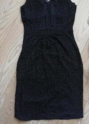 Черное кружевное платье ниже колена5 фото