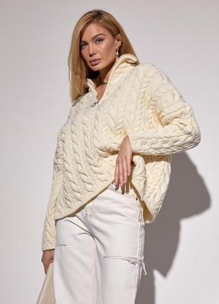 Женский свитер в косичке с молнией по горловине7 фото