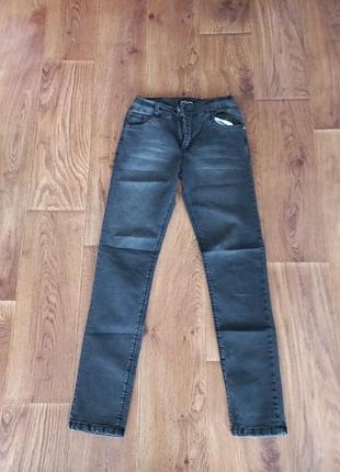 Джинсы подростковые. чуточку стрейч