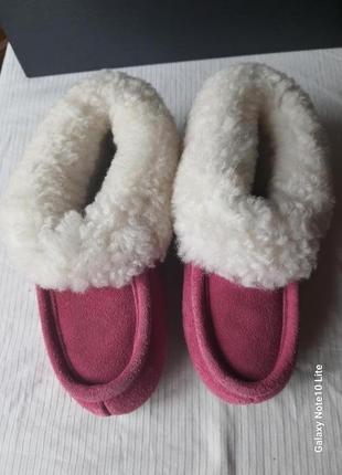 Ugg axelda производство швеция. натуральная замша и натуральный толстый густой мех.