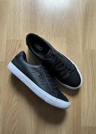 Кроссовки guess