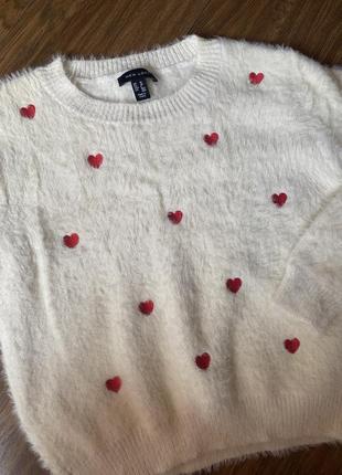 Пушистый свитер сердечки1 фото