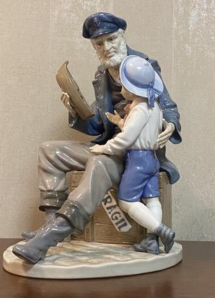 Фарфоровая статуэтка lladro «старый моряк с внуком».2 фото