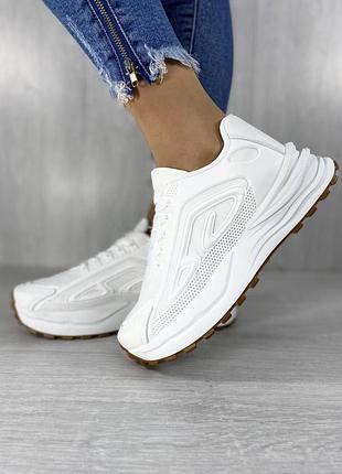 Женские белые кроссовки