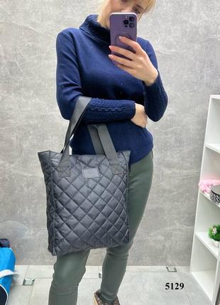 Женская стильная и качественная сумка шоппер из стеганой плащевки серая5 фото