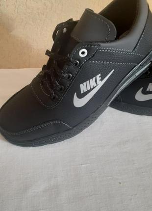 Новые кроссовки деми 40-45 р