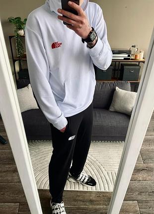 Весенний спортивный костюм tnf