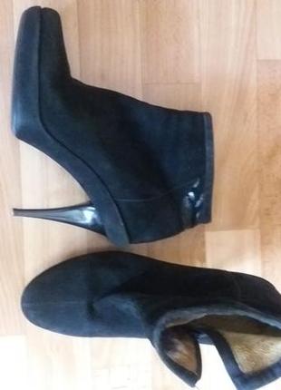 Замшевые ботильоны