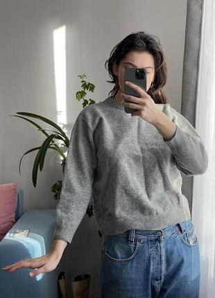Серый светер