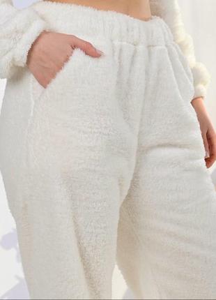 Качественная теплая женская пижама из эко меха утепленная женская пижама белая зимняя женская пижама тедди теплый костюм для дома9 фото