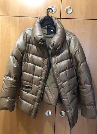Зимова коротка куртка zara, наповнювач гусиний пух, колір капучино, дуже тепла і красива.