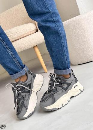 Трендовые женские кроссовки