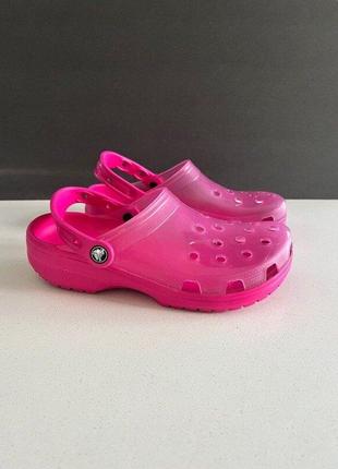 Крокс классік клог прозорі з рожевим crocs classic translucent clog candy pink