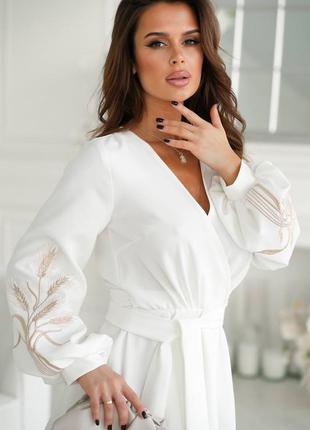 Стильна сукня біла на запах для розпису з вишивкою з колосками