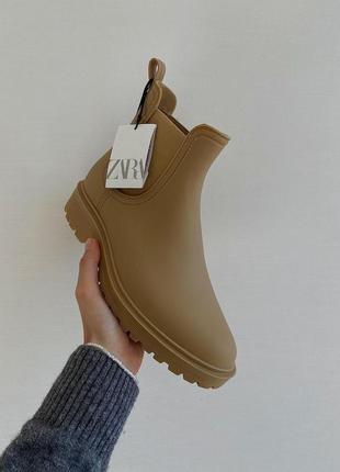 Шикарные резиновые ботинки zara