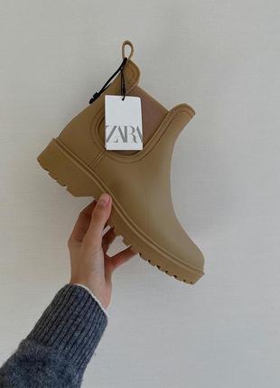 Шикарные резиновые ботинки zara