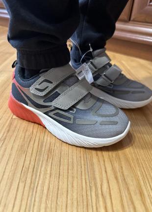 Кроссовки на мальчика 30р