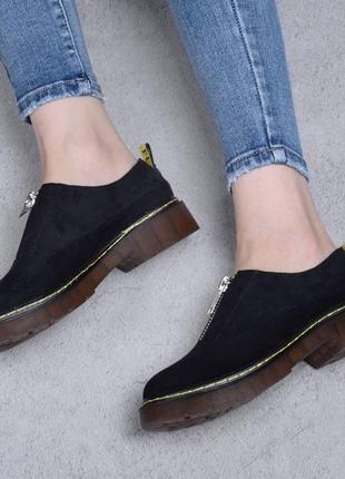 Стильні чорні замшеві закриті туфлі на блискавці товстій підошві масивні модні2 фото