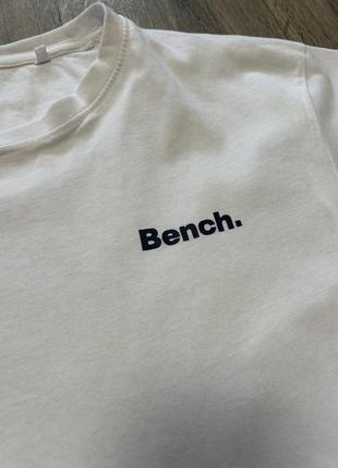 Белоснежная футболка bench.