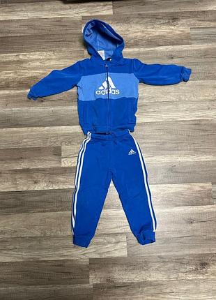 Костюм adidas на 2-3 года