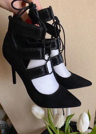 Супер елегантні замшеві чорні туфлі на підборах з сексі шнурівкою topshop 37 шкіряні з гострим носком топшоп замша шкіра