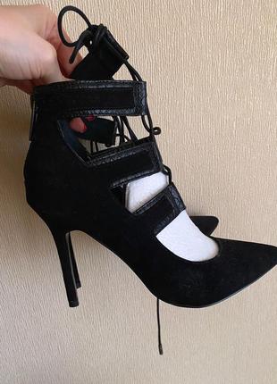 Супер элегантные замшевые черные туфли на каблуке с секси шнуровкой topshop 37 кожаные с острым носком топшоп замша кожа3 фото