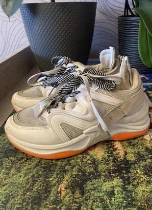 Кросівки бежеві