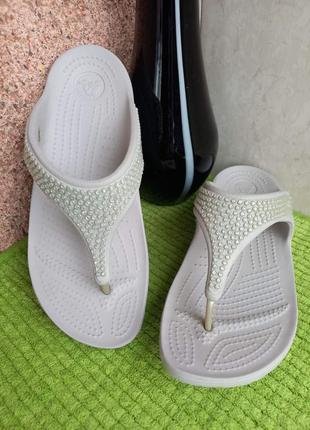 Вьетнамки crocs sloane diamante flip flop platform. 2031286 фото