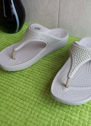 Вьетнамки crocs sloane diamante flip flop platform. 2031284 фото