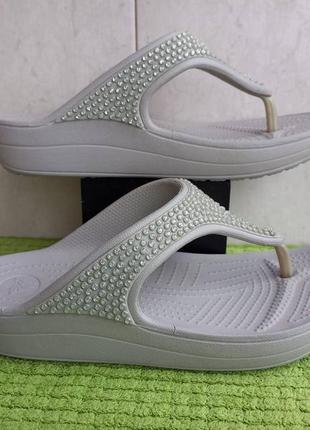 Вьетнамки crocs sloane diamante flip flop platform. 2031282 фото